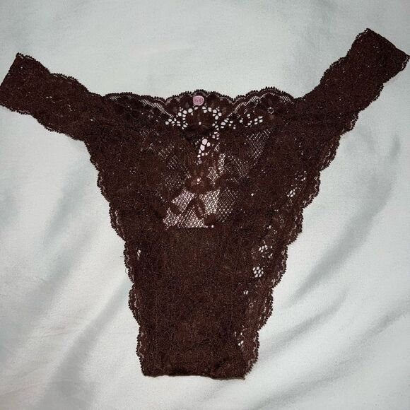 NWT- FALL 2025 VICTORIA’S SECRET DREAM ANGELS Lace Brazilian Panty- size MEDIUM - Picture 6 of 8